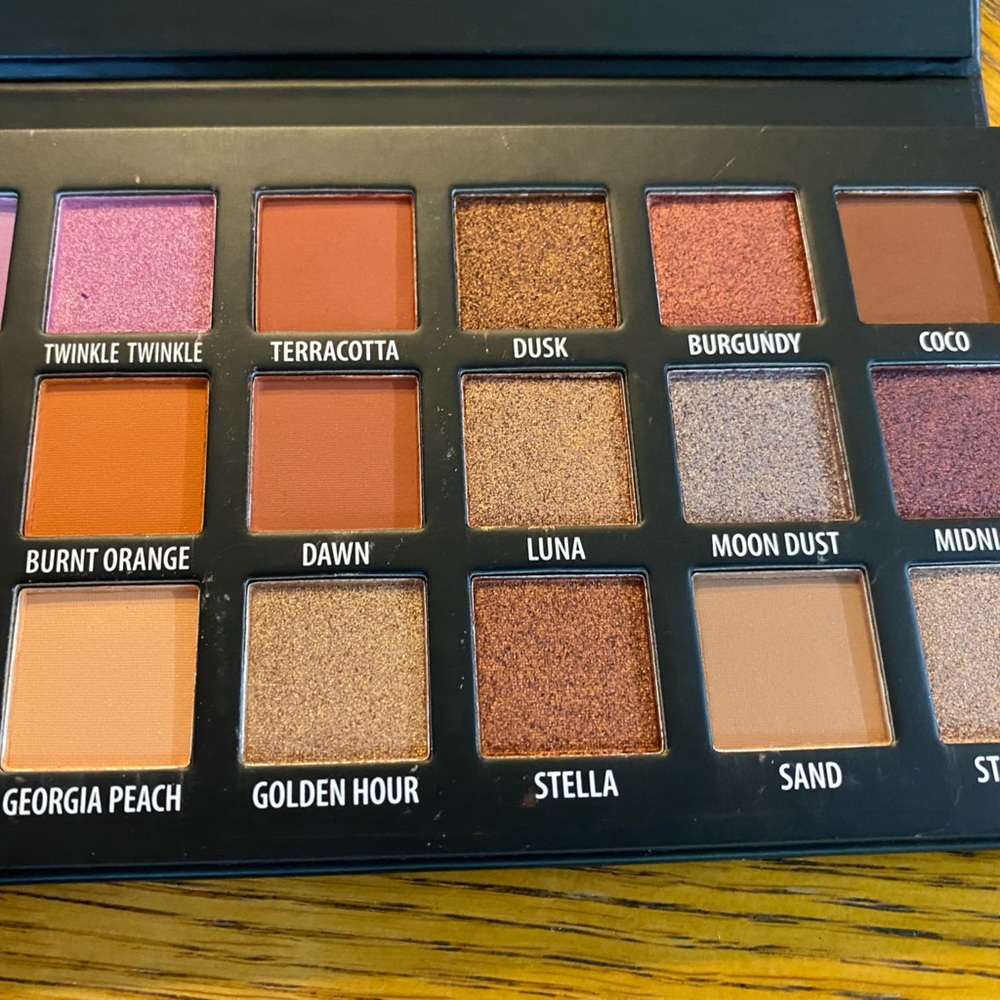 Kab cosmetics day +night eye shadow pallet